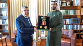 رئيس الإمارات يمنح السفير الجزائري وساما من الطبقة الأولى