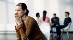 العزلة الاجتماعية في المفاهيم الحديثة.. هل هي سبيل لراحة البال؟