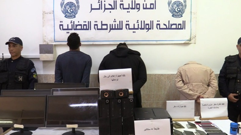 الجزائر العاصمة: الإطاحة بشبكة تحتال على الراغبين في آداء العمرة