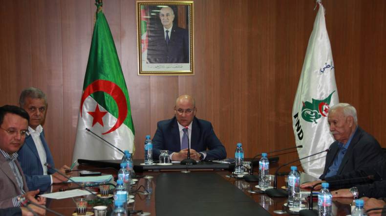 مصطفى ياحي يخلف زيتوني مؤقتا على رأس الأرندي