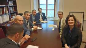 مباحثات مع وزارة الخزانة الأمريكية حول استرجاع الأموال المنهوبة