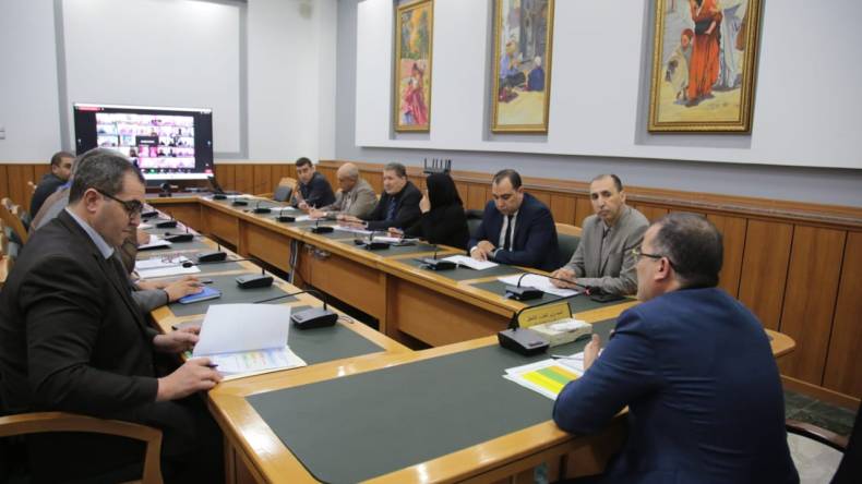 اجتماع في وزارة العمل لتقييم عملية تكوين المستفيدين من منحة البطالة