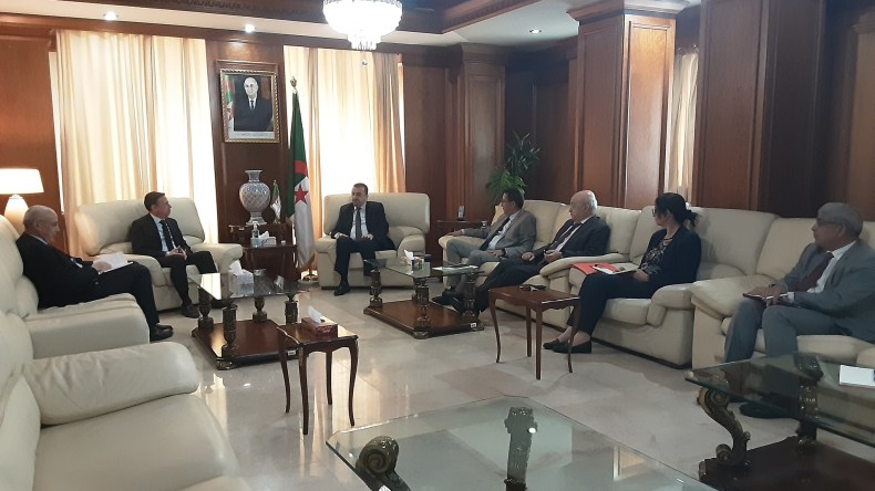 مشروع “سولار” الضخم محور لقاء عرقاب بمسؤولي مجمع الطاقة الشمسية