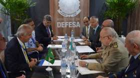 وزير الدفاع البرازيلي يستقبل الفريق أول شنقريحة