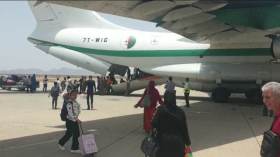 الجزائر تقوم بإجلاء 16 فلسطينيا من السودان