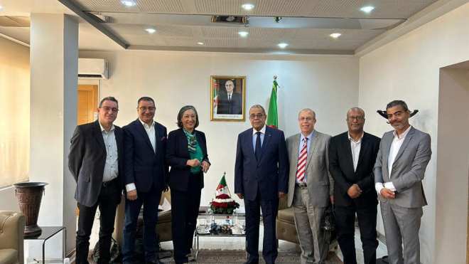 وزير الصناعة يستقبل وفدا من كونفدرالية أرباب العمل