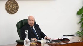 تمديد عطلة عيدي الفطر والأضحى في الجزائر إلى 3 أيام