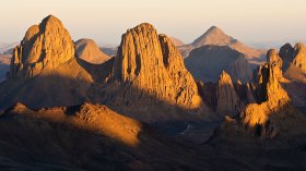 متعاملون سياحيون فرنسيون في الجزائر لاستكشاف “الأهقار”