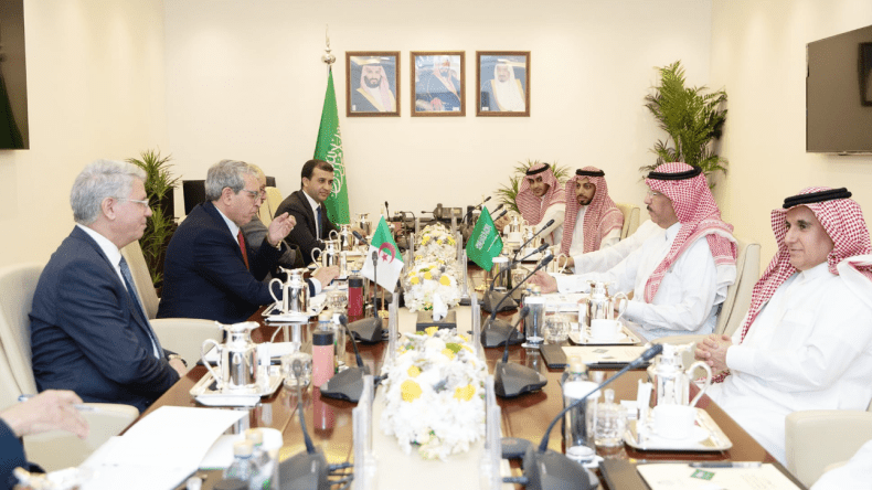 عقد اجتماع التشاور السياسي الأول بين خارجيتي الجزائرية والسعودية