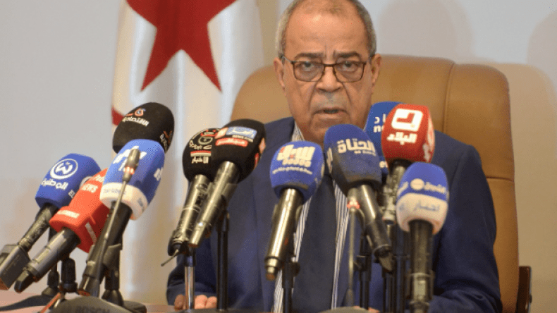 وزارة الصناعة تنفي توقيف تراخيص ممارسة الصيادلة