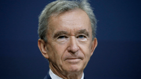 فوربس: فرنسي يستحوذ على مكانة إيلون ماسك كأغنى أغنياء العالم