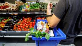 42 بالمئة من العائلات محدودة الدخل في فرنسا تتخلّى عن وجبة غذائية