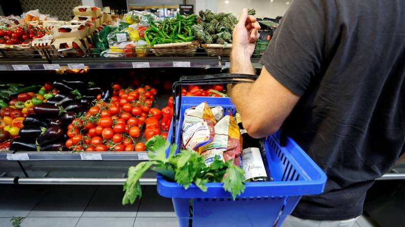 42 بالمئة من العائلات محدودة الدخل في فرنسا تتخلّى عن وجبة غذائية