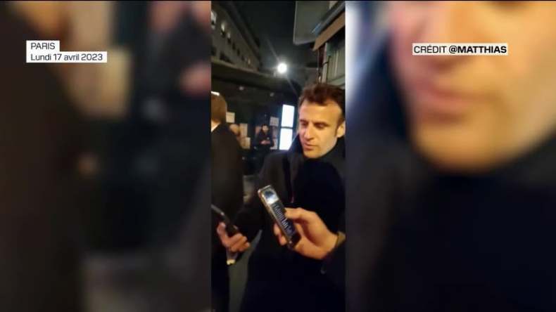Macron filmé en train de chanter dans les rues de Paris
