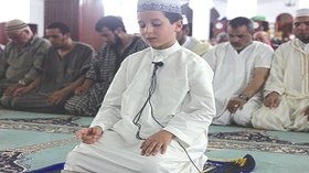 قراء صغار يبدعون في صلاة التراويح