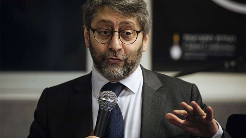 حاخام فرنسا يلعب ورقة المقابر اليهودية لزيارة الجزائر