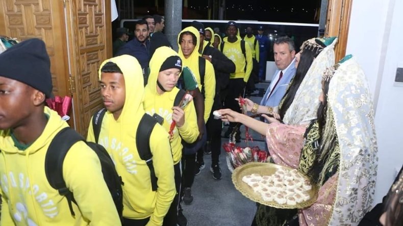 بالصور.. وصول المنتخبات المشاركة في “كان” أقل من 17 سنة إلى الجزائر