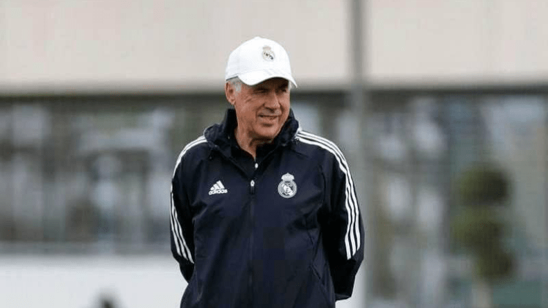 هذا ما قاله أنشيلوتي عن إمكانية تدريب برشلونة
