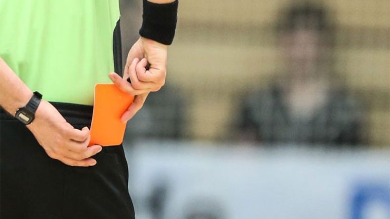 التحكيم وكثرة المباريات المتأخرة يثير حفيظة أندية القسم الأول