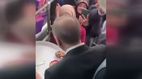 بالفيديو.. فتاة تركية توقف موكب أردوغان لتطلب منه هذا الطلب!