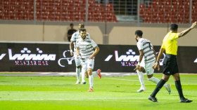 بِالفيديو: سعيود يُكرم “حاتم الطّائي” بِفوز