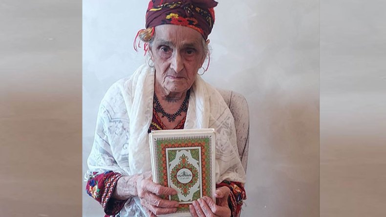 عمرها جاوز القرن .. معمرة البويرة تعيش مع الأفاعي والجرذان