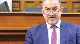 … وزير يشتري العقارات بـ”الشكارة”!