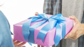 حق الملح.. رجال يبدعون في تكريم الزوجات والأمهات