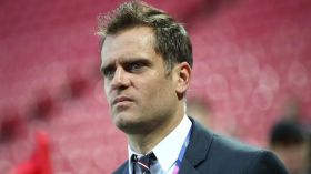 إعلامي فرنسي يصف المدرّب الذي عاقب حجام بـ “الأحمق”