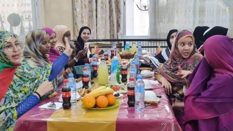 “الشروق” تشارك طلبة أجانب وجبة إفطار تقليدية بقسنطينة