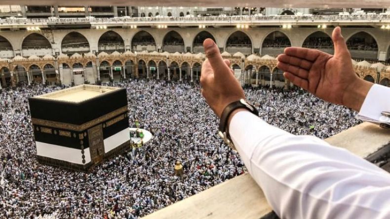 الرئيس تبون يأمر بتمكين 2000 مواطن فوق 70 سنة من أداء الحجّ