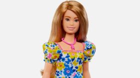 شركة أمريكية تكشف عن دمية باربي مصابة بمتلازمة داون