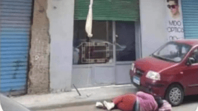 طبيبة مصرية تربط أقمشة ببعضها لتنزل إلى الشارع.. ما قصتها؟