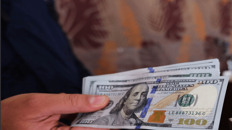 بريطانيا تدفع 500 دولار لكل امرأة حامل بشرط!