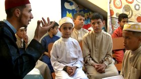 فارس يحول مسكن عائلته إلى مدرسة مجانية للتعليم القرآني