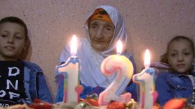 “الشروق” تشارك الحاجة فاطمة معزوز عيد ميلادها الـ 121