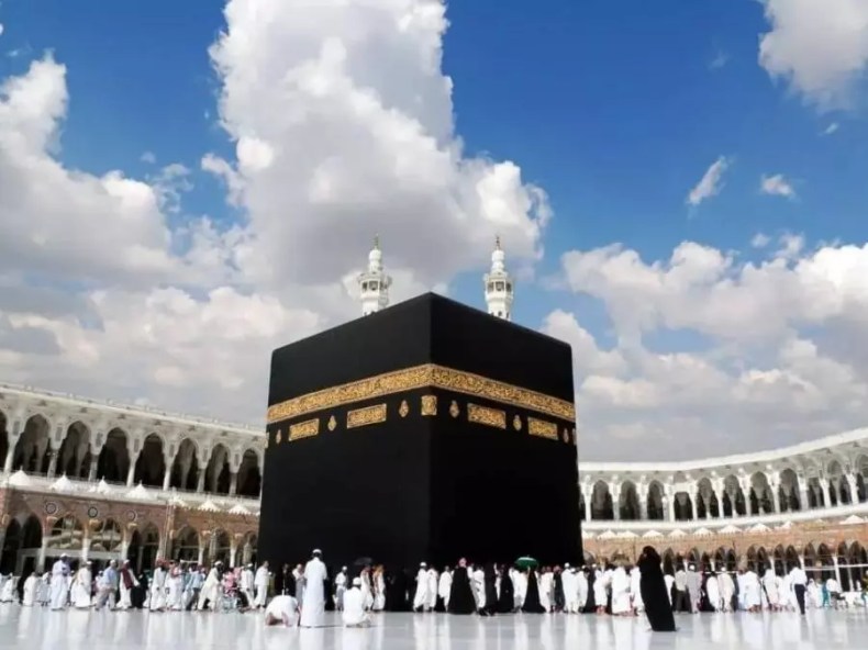 Hadj: Le président ordonne de permettre à 2000 citoyens de 70 ans et plus d’accomplir le rite