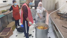 إبراهيم بلوط.. سنوات من إطعام الصائمين في معسكر