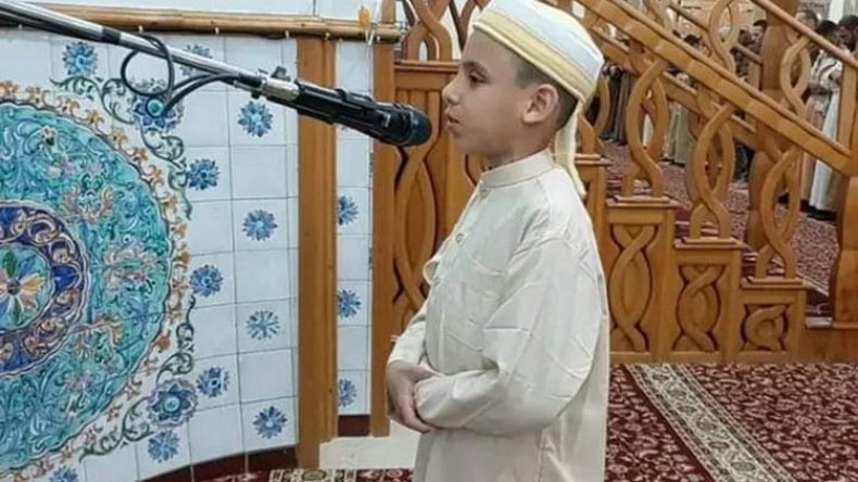 إبراهيم.. ولد “بمعجزة” وحفظ القرآن بالأحكام في العاشرة