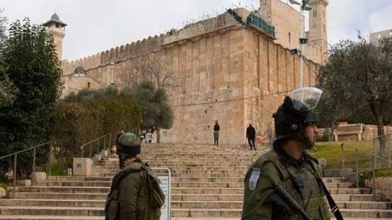 الكيان الصهيوني يغلق المسجد “الإبراهيمي” بالخليل أمام المسلمين