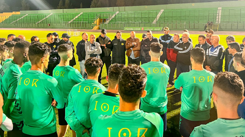 قدماء شبيبة القبائل يدعمون اللاعبين لإنقاذ الفريق