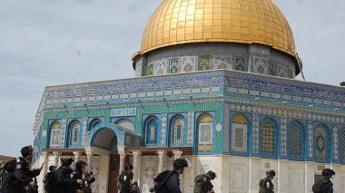Algeria Strongly Condemns the Crimes of Occupation in Al-Aqsa Mosque