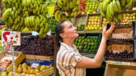 بالفيديو.. هذا ما فعلته شابة أوكرانية قبل الإفطار بشوارع مصر!