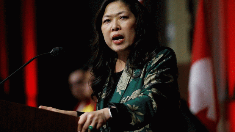 وزيرة التجارة الكندية تندّد بتمزيق مصحف في أحد المساجد