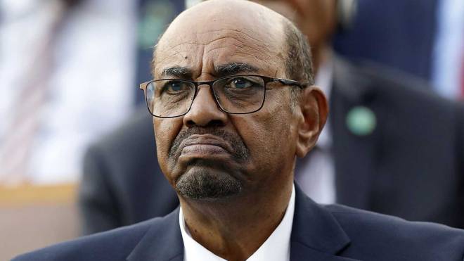السودان: هل فرّ عمر البشير من السجن؟ (فيديو)