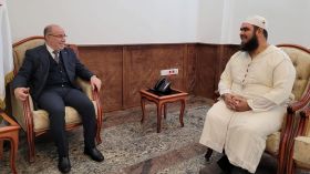 بالصور.. وزير الشؤون الدينية يستقبل الإمام وليد مهساس