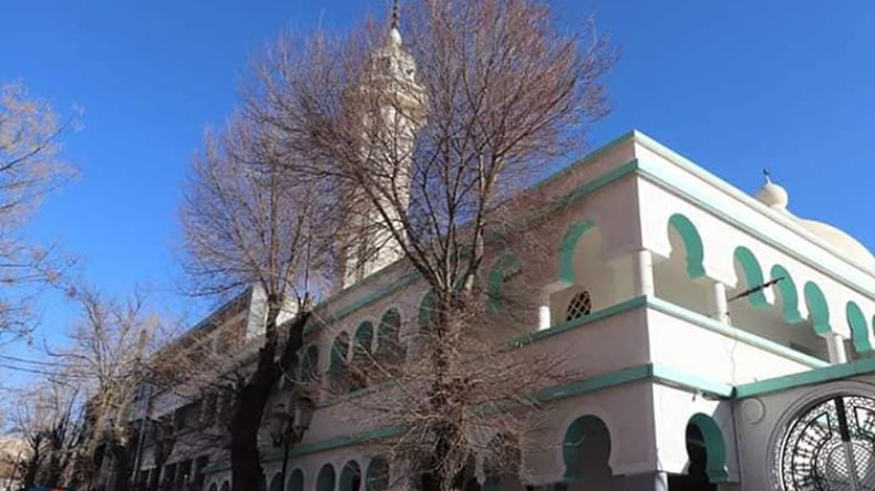 المسجد العتيق بأم البواقي.. إقامة الصلاة وإصلاح ذات البين