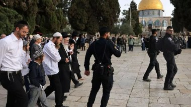 Palestine: Des dizaines de colons prennent d’assaut la mosquée Al-Aqsa