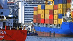 الاستيراد من الخارج.. لا إفراط ولا تفريط!