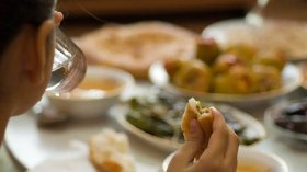 الوجبات بين الفطور والسحور تسبب مشاكل صحية